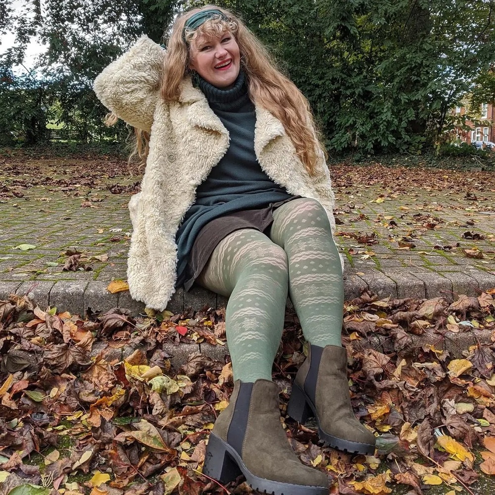 Snag Tights - Opaque Cosy Dollaz Lace, size E, Green